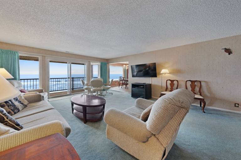 Condo  Lincoln City