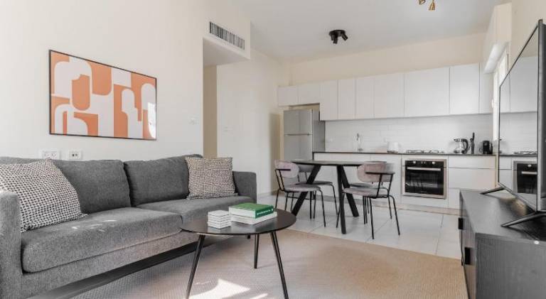 Big holiday apartment | Close to Neve Tzedek | Suitable for remote work | Pets are welcome in Tel Aviv