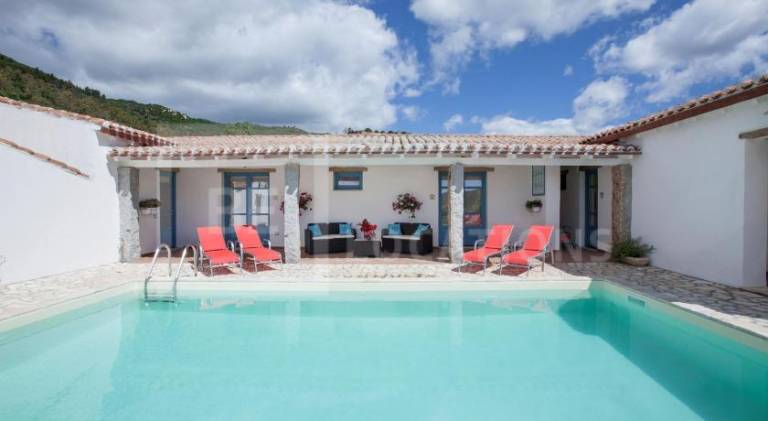 Fully equipped wonderful villa with barbeque, yard & terrace | Suitable for remote work | Pet-friendly in Villasimius