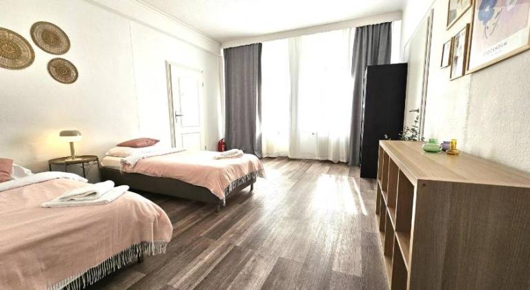 Apartment with patio — photo 2
