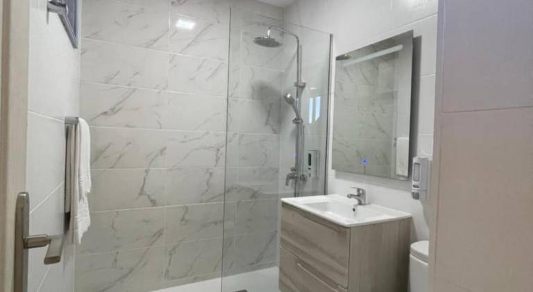 Serviced apartment with pool & terrace — photo 2