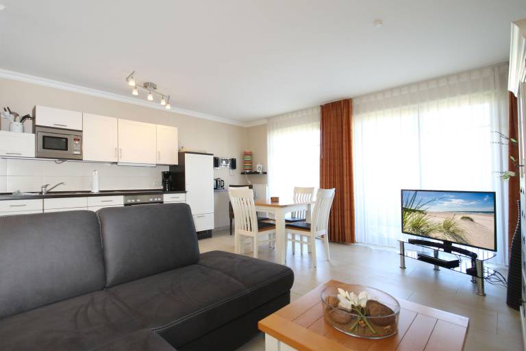 Holiday apartment with sauna, patio & garden in Kuehlungsborn