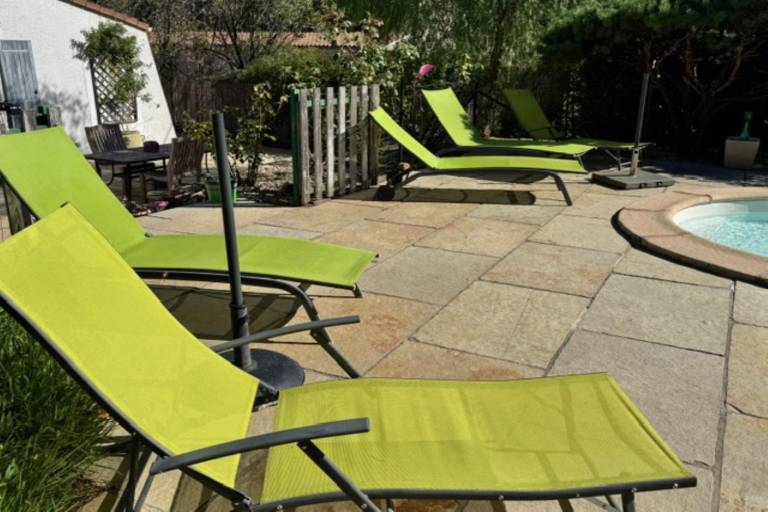 Fully equipped vacation home with terrace, garden & pool | Nature view | Dogs allowed in Béziers