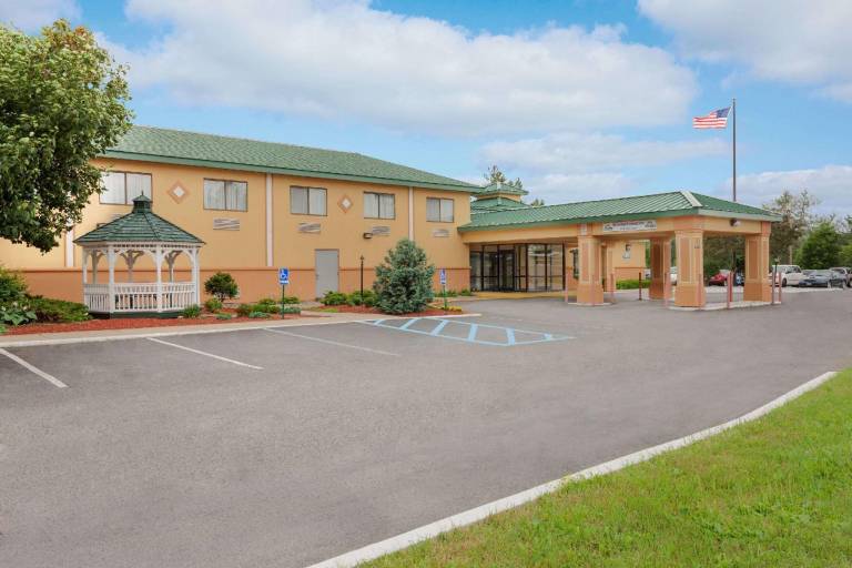 Baymont by Wyndham Latham Albany Airport
