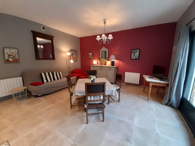 Elegant T2 with Garden in Central La Roche-Posay — photo 2