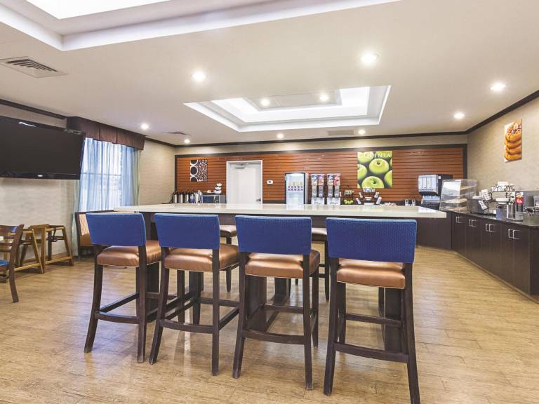 La Quinta Inn & Suites by Wyndham Glendive — photo 5