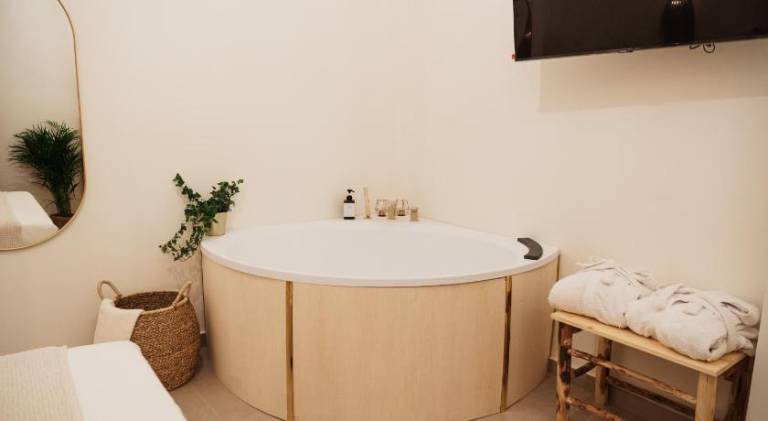 OAZA Design Apartments Jacuzzi Suite or Shower City Center Catania — photo 4