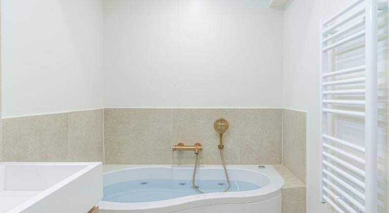 Apartment with hot tub & sauna | Near Notre-Dame de Paris — photo 4
