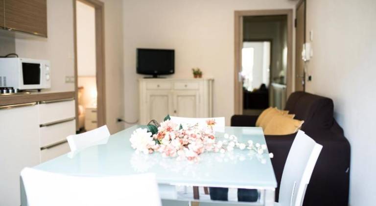 Family-friendly pleasant apartment with terrace & pool | Close to the beach | Pets allowed — photo 4