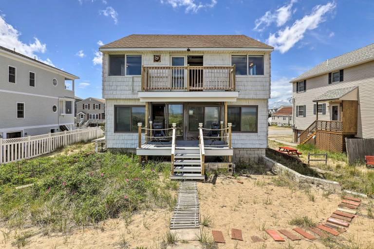 Charming Oceanfront Home on Salisbury Beach — photo 2