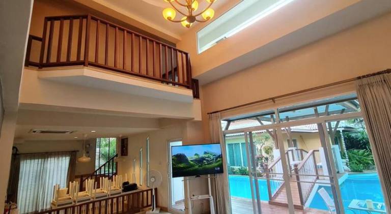 Villa with pool — photo 3