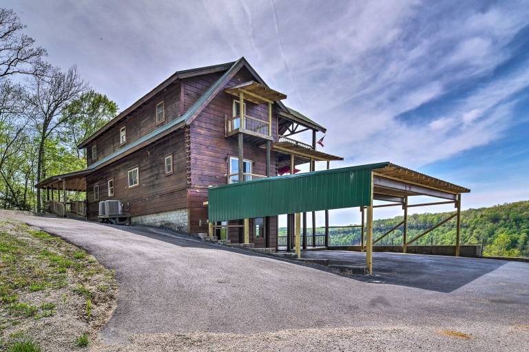 Spacious Cabin on Dale Hollow Lake w/ Hot Tub! — photo 2