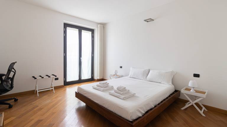 Apartment with patio | City view — photo 4