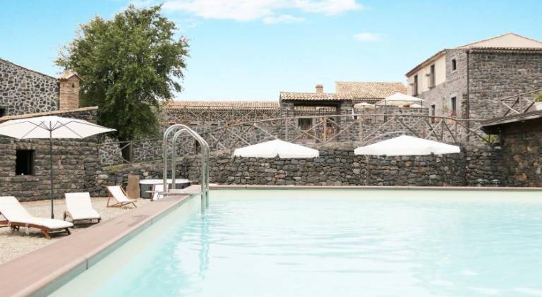 House with terrace, garden & pool — photo 4