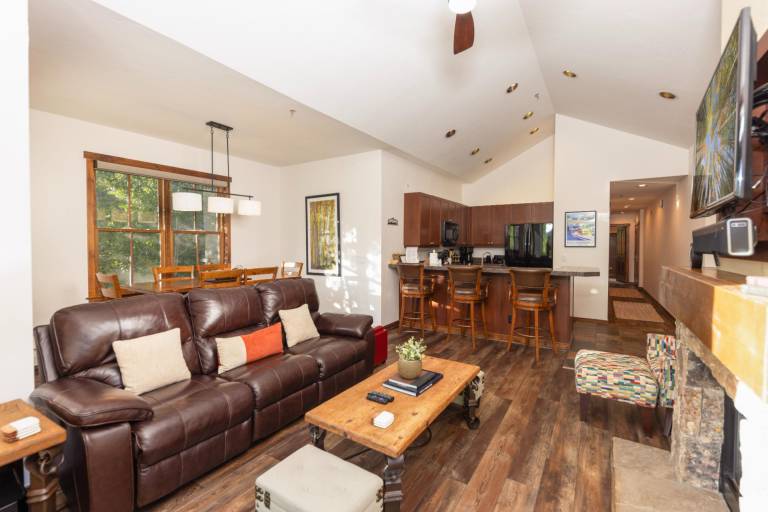 Aspen Trail Junction: Main St, Walk to Peak 9, Shared Pool & Hot Tub, Shuttle — photo 3