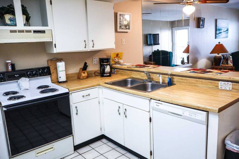 Fully equipped pleasant condo with pool & jacuzzi | Beach nearby | Pets allowed — photo 5