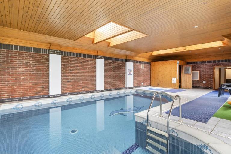 Cottage with sauna, yard & jacuzzi | Water view — photo 3