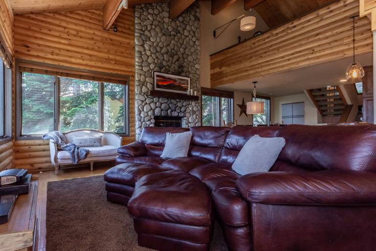 Family-oriented lovely condo with sauna, patio & hot tub | Pets are welcome — photo 5