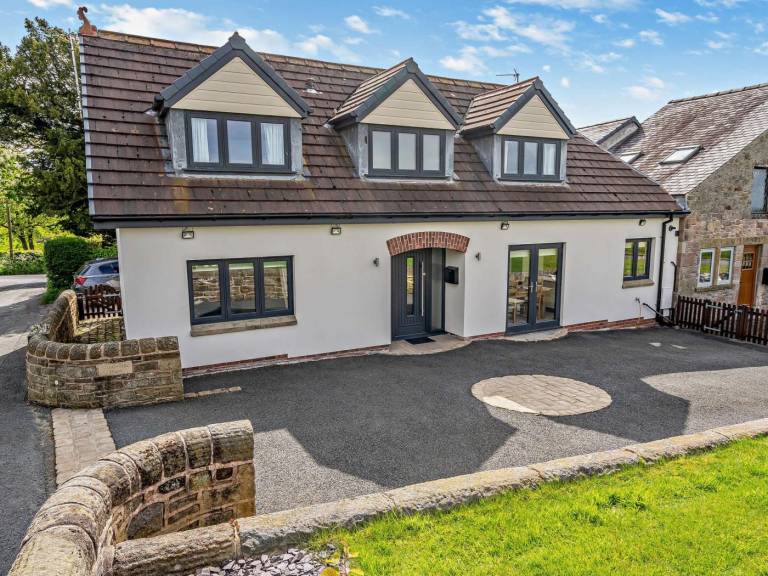 3 Bed in Preston oc 92057