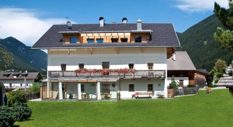 Apartment with sauna, garden & barbeque in Valle di Casies