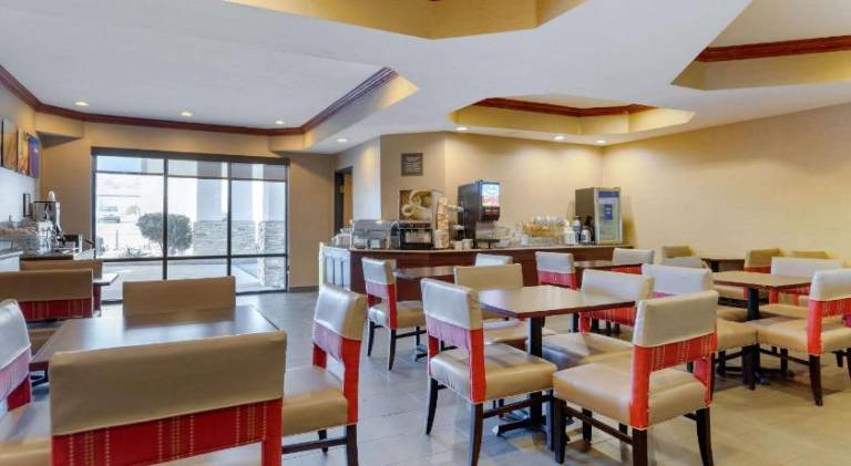Comfort Suites South Haven near I-96 — photo 3