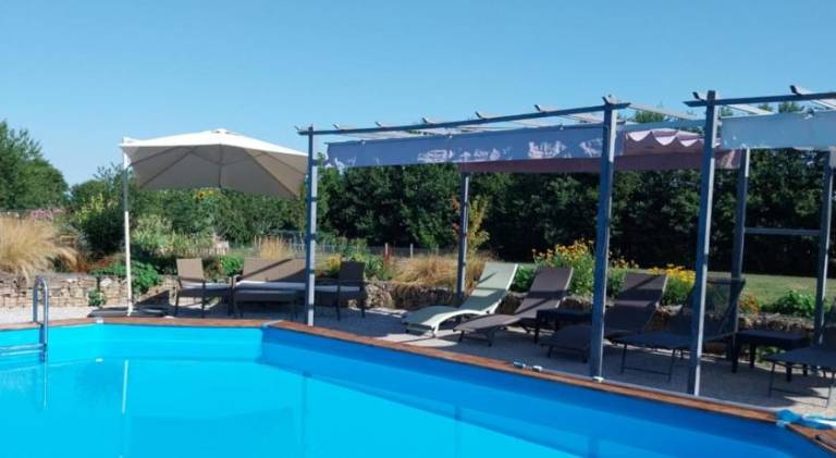 House with pool — photo 4