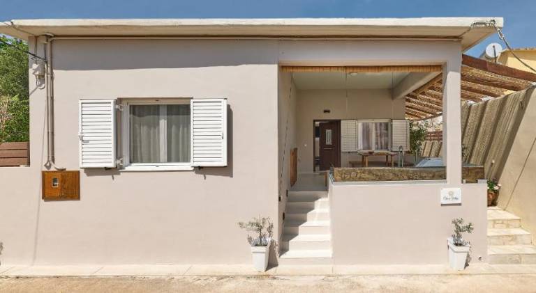 2 bedroom Villa with heated swimming pool-Spa whirlpool-BBQ! in Rethymno