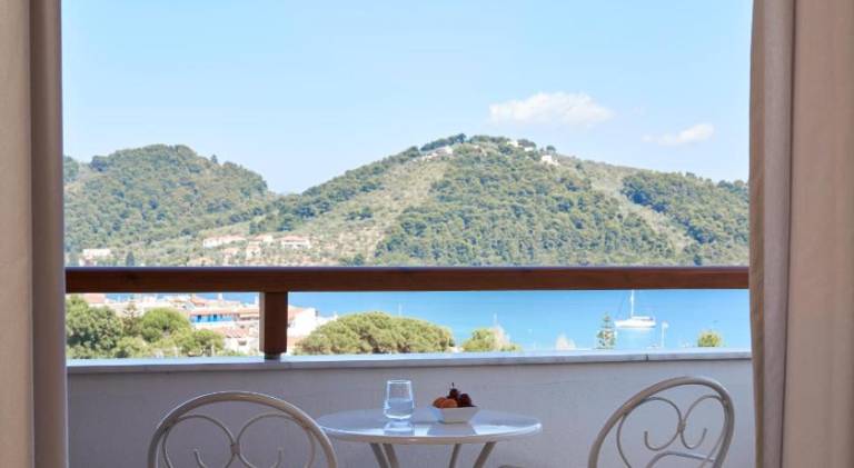 Beautiful serviced apartment with pool & patio | Good for workation | Dogs allowed — photo 4