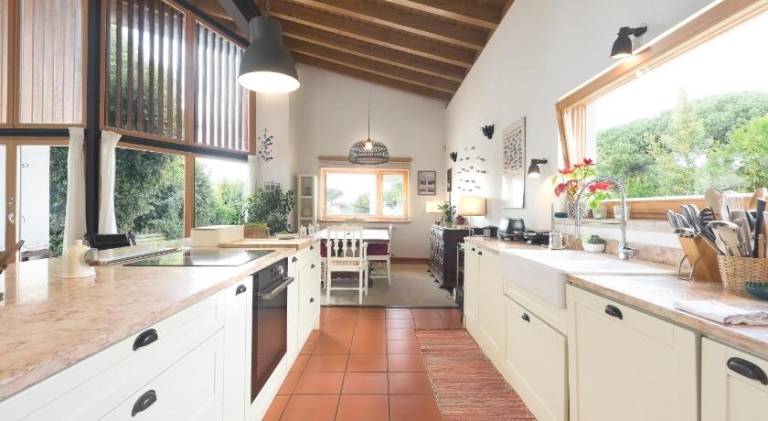 Fully equipped pleasant vacation home with patio, yard & jacuzzi | Pet-friendly — photo 4
