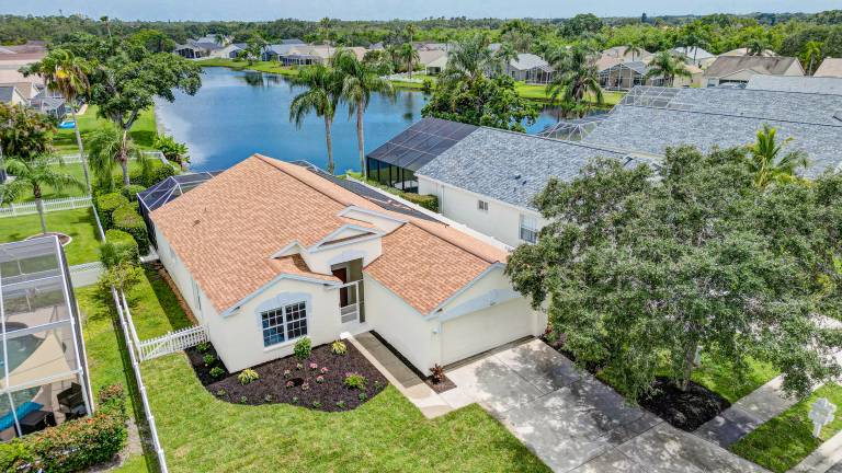 Family-friendly charming house with BBQ & private pool | Water view | Pets allowed — photo 4