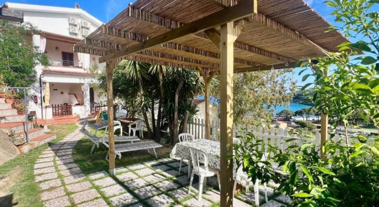 Holiday apartment with yard & patio | Good for workation — photo 5