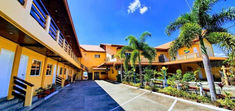 Holiday apartment with grill & pool in Morong