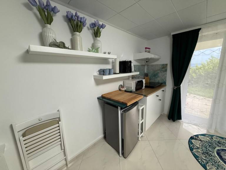 Holiday apartment with BBQ & yard — photo 4