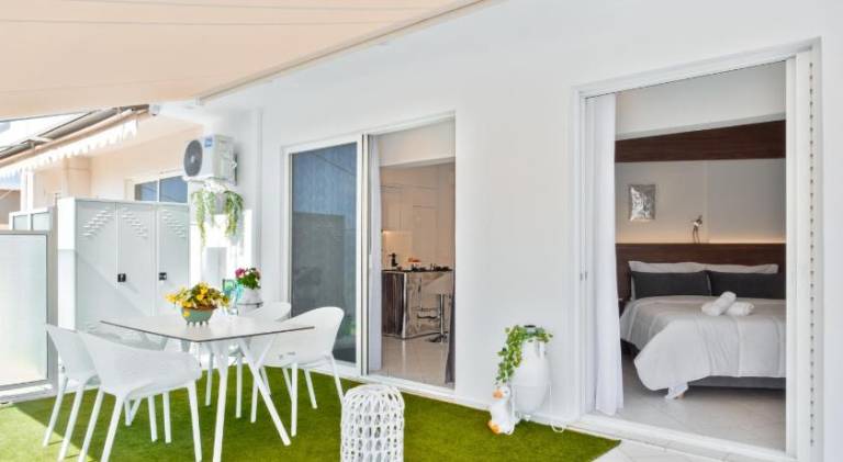 Holiday apartment with patio — photo 5