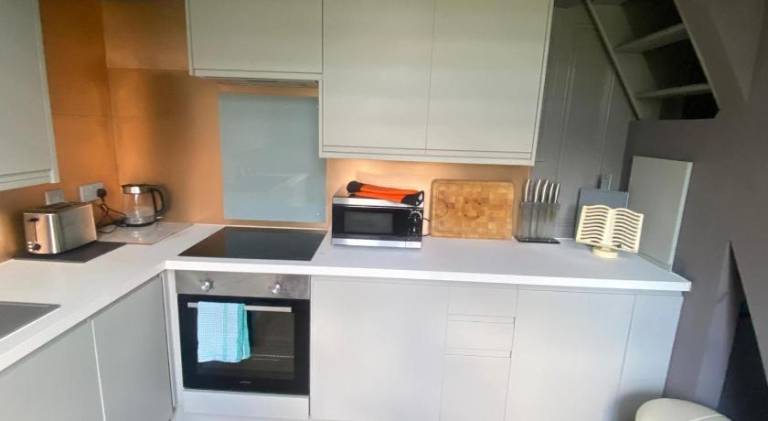 22 Stunning Large Loft - Great Location - Free Onsite Parking - Garden View- Quiet — photo 5