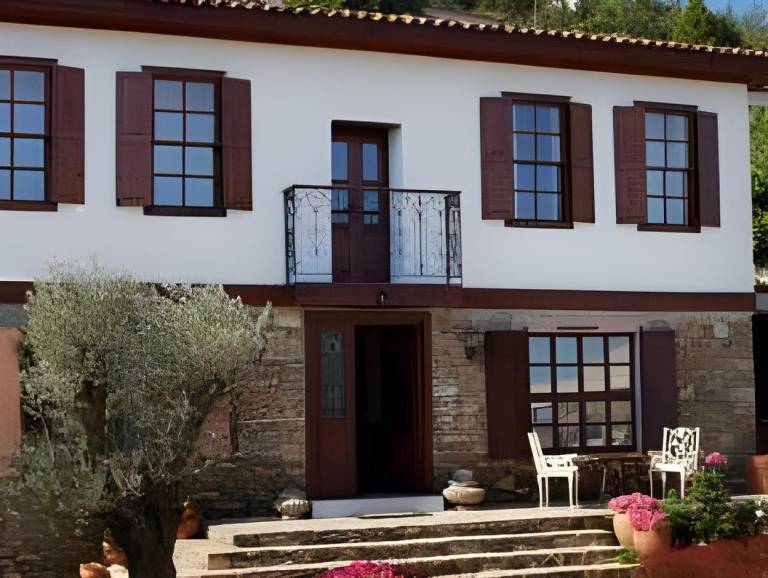Gullu Mansions in Menderes