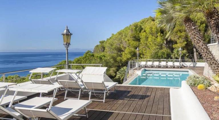 Holiday apartment with pool — photo 3