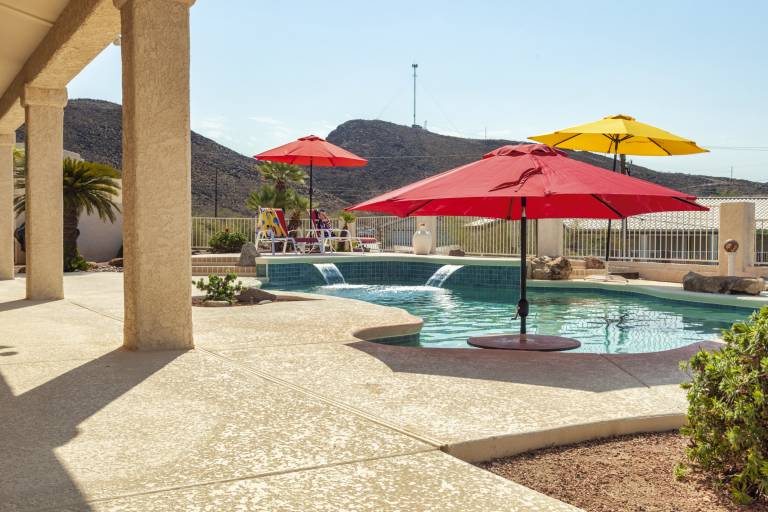 Tropic Paradise 3 bed 3 bath Pool Home — photo 3