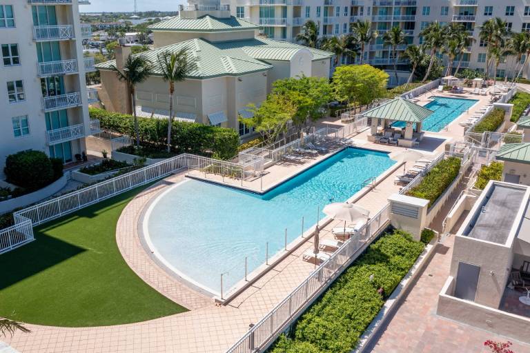 308S Beachy Blues Suite Studio, Pools, Jacuzzi, Beach, Shops — photo 3