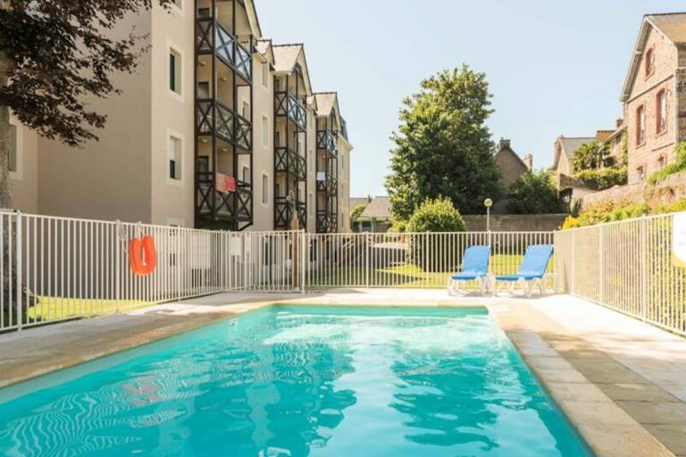 Holiday apartment with pool & yard — photo 4