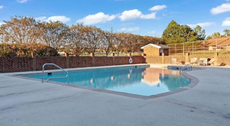 Vacation home with pool — photo 4