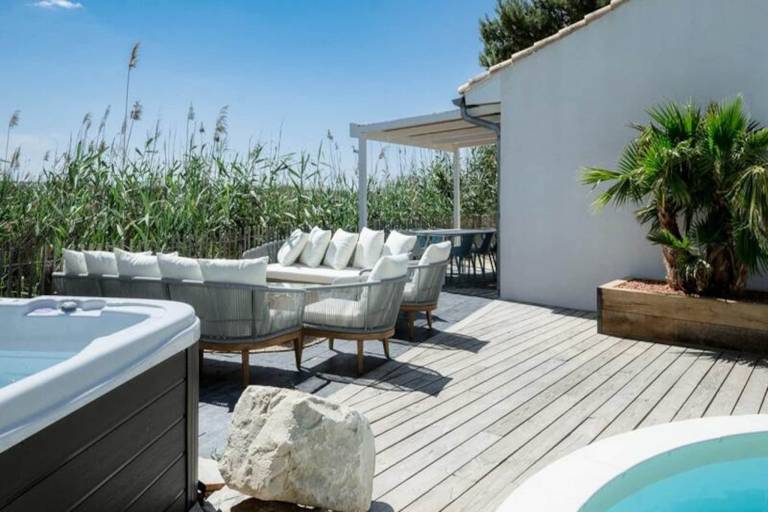 Big rental apartment with BBQ, garden & pool | Garden view | Pets are welcome — photo 2