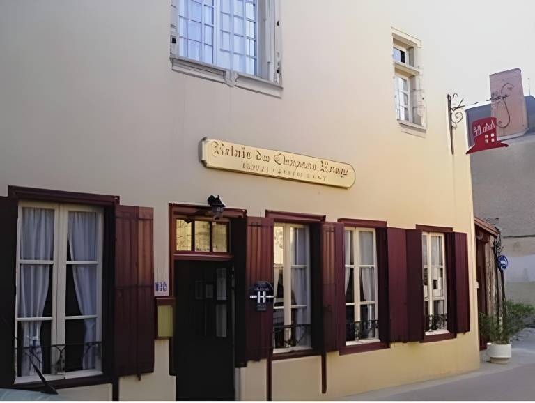 Logis Le Relais du Chapeau Rouge in Bressuire