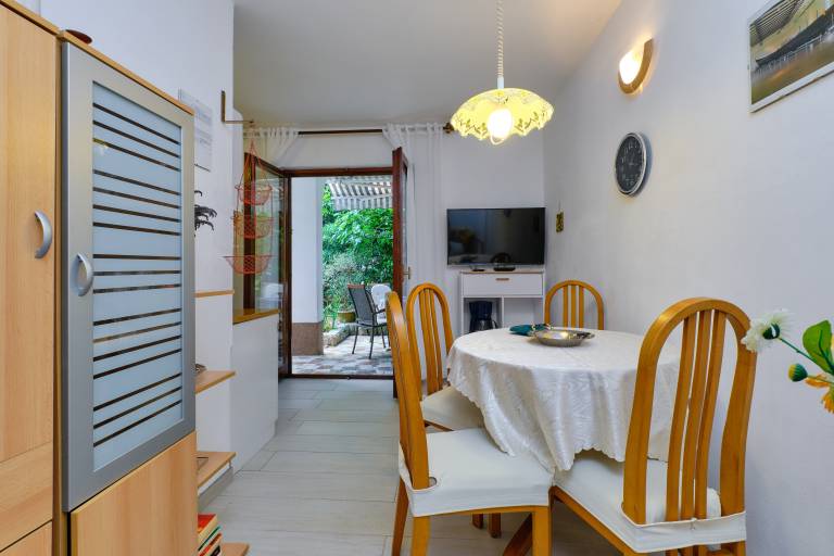 One bedroom apartment with terrace Artatore, Lošinj (A-2509-b) — photo 5