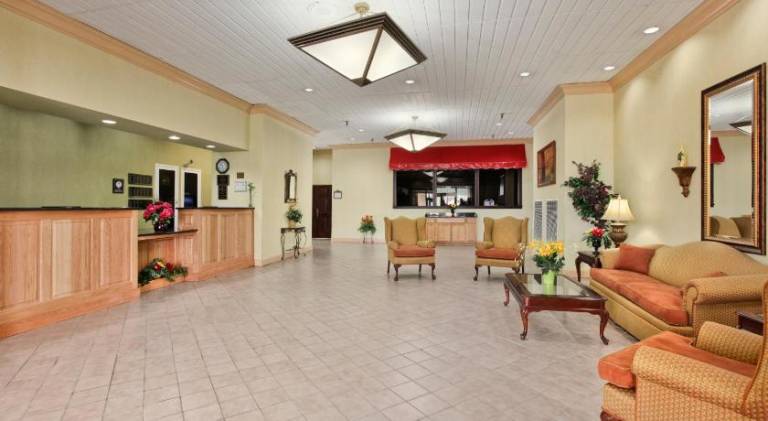 Ramada by Wyndham Wytheville — photo 2