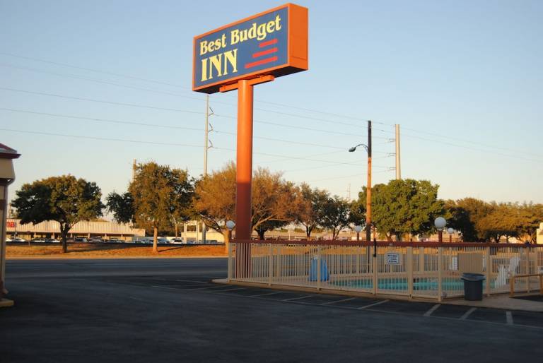 Motel  Elmwood Area
