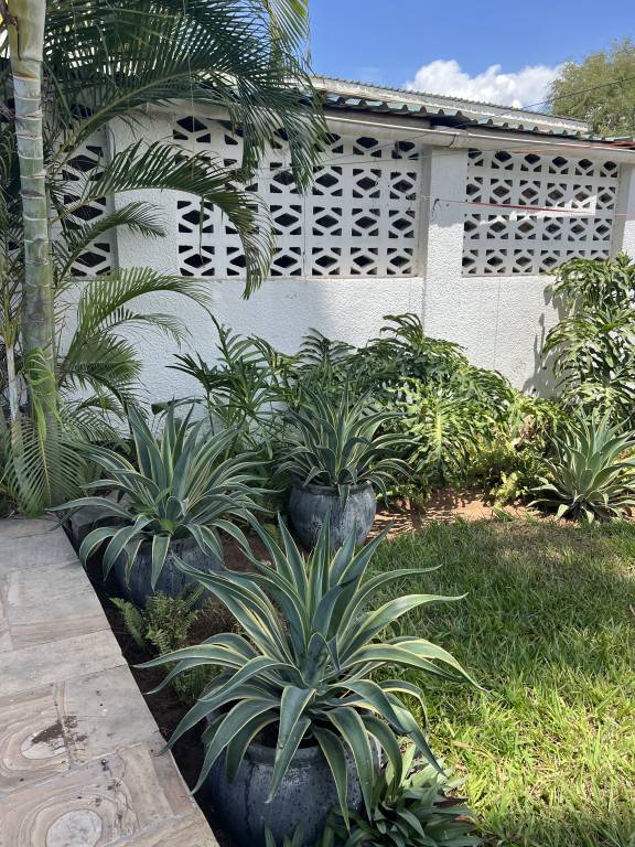 Vacation home with private pool, barbecue & yard — photo 2