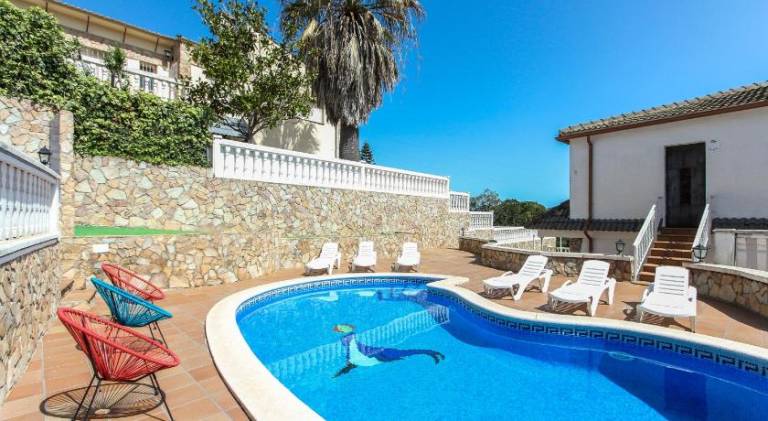 House with terrace, garden & barbecue in Lloret de Mar