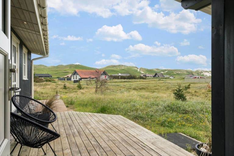 Vacation home with barbecue, sauna & hot tub — photo 4