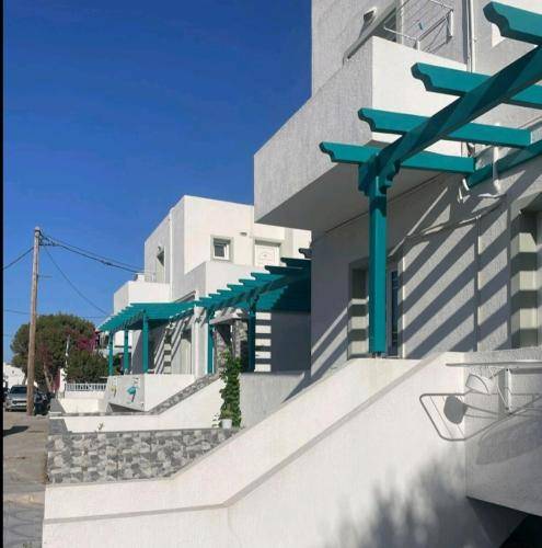 Serviced apartment with patio in Milos